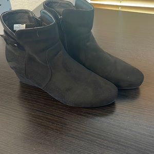 Black wedge boots women’s size 11